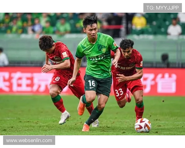 北京国安主场迎战河北华夏全力争胜展现球队实力与斗志